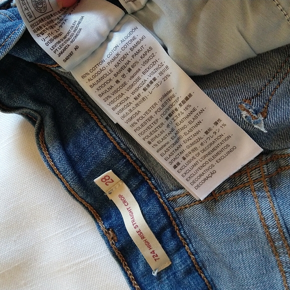 Levi's 724 High Rise Straight Leg Crop Jeans Mid Blue Wash Size 28 - Picture 16 of 17